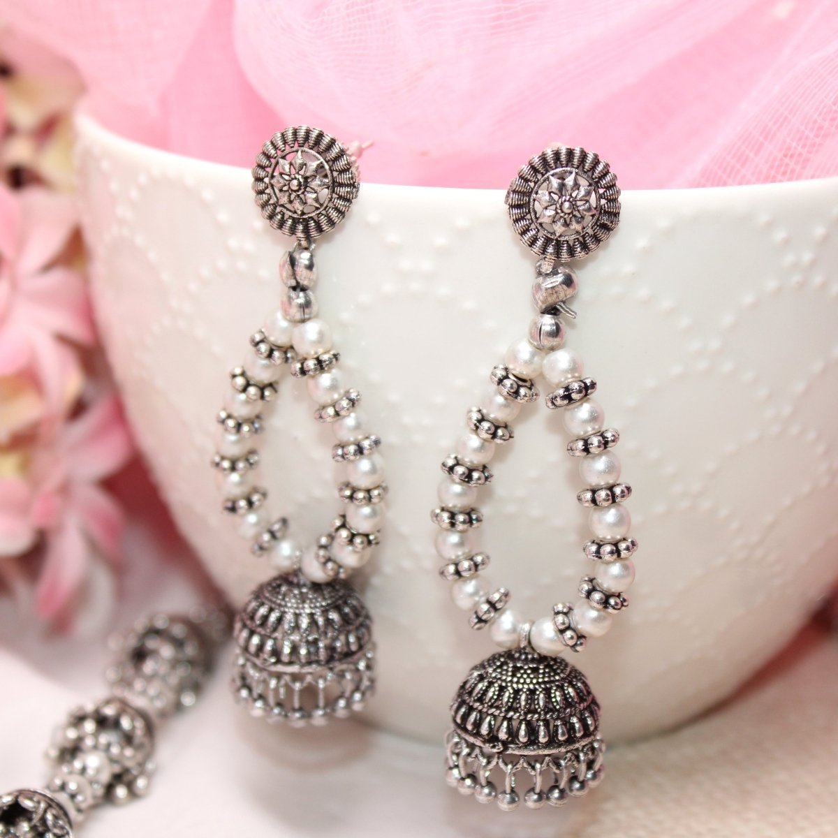 BANJARA PENDANT SET-JHUMKI PATTERN-SQUARE-WHITE