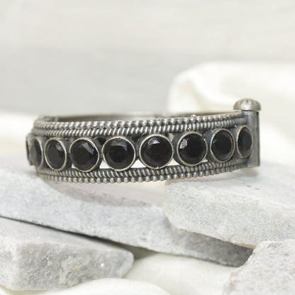 BIG ROUND MULTI STONE KADA-BLACK