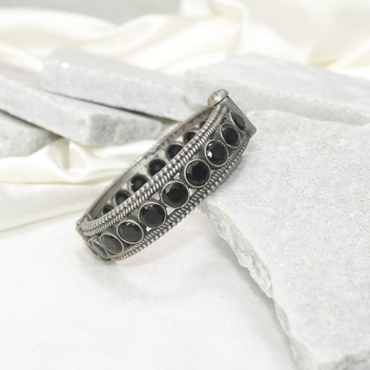 BIG ROUND MULTI STONE KADA - BLACK