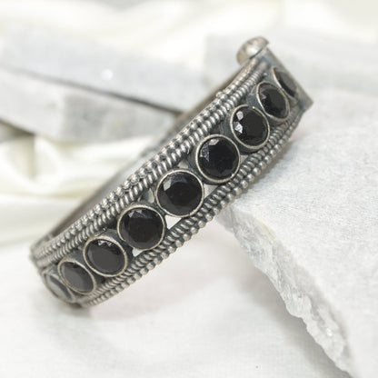 BIG ROUND MULTI STONE KADA - BLACK