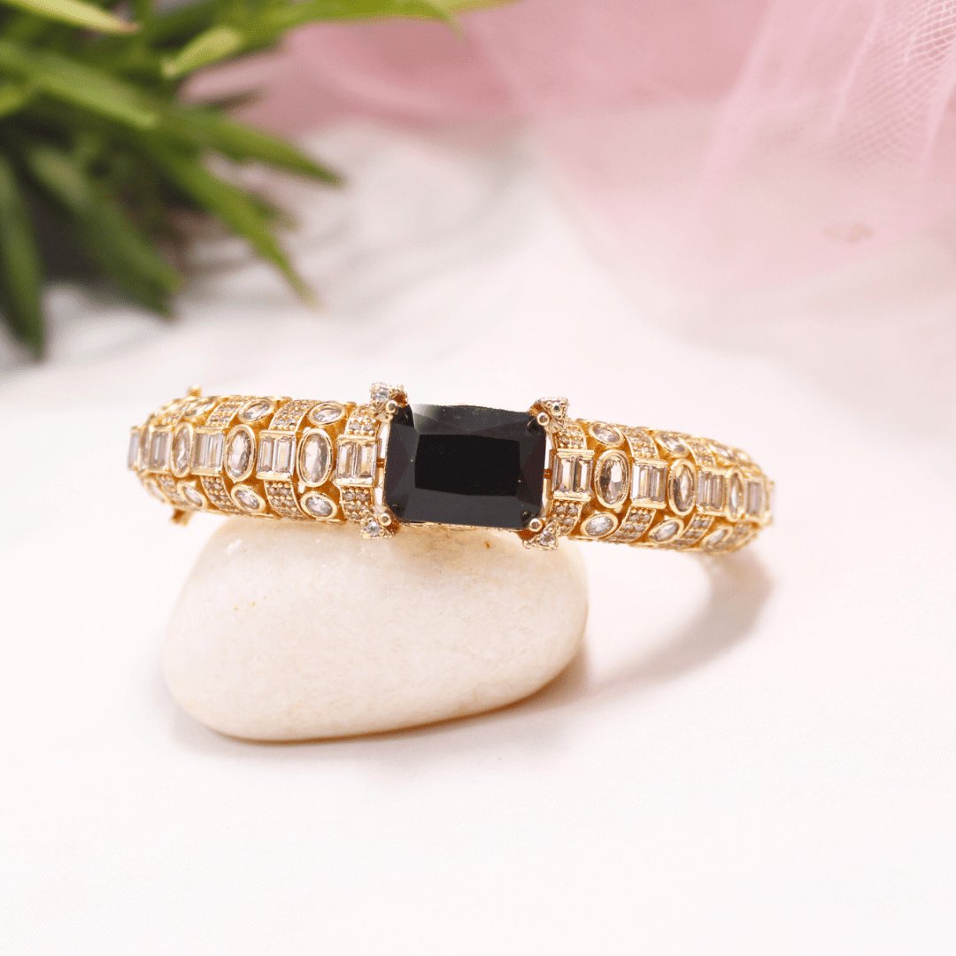 Black Stone Openable Bracelet – Luxury Gold Finish Kada