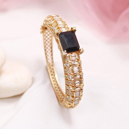Black Stone Openable Bracelet – Luxury Gold Finish Kada