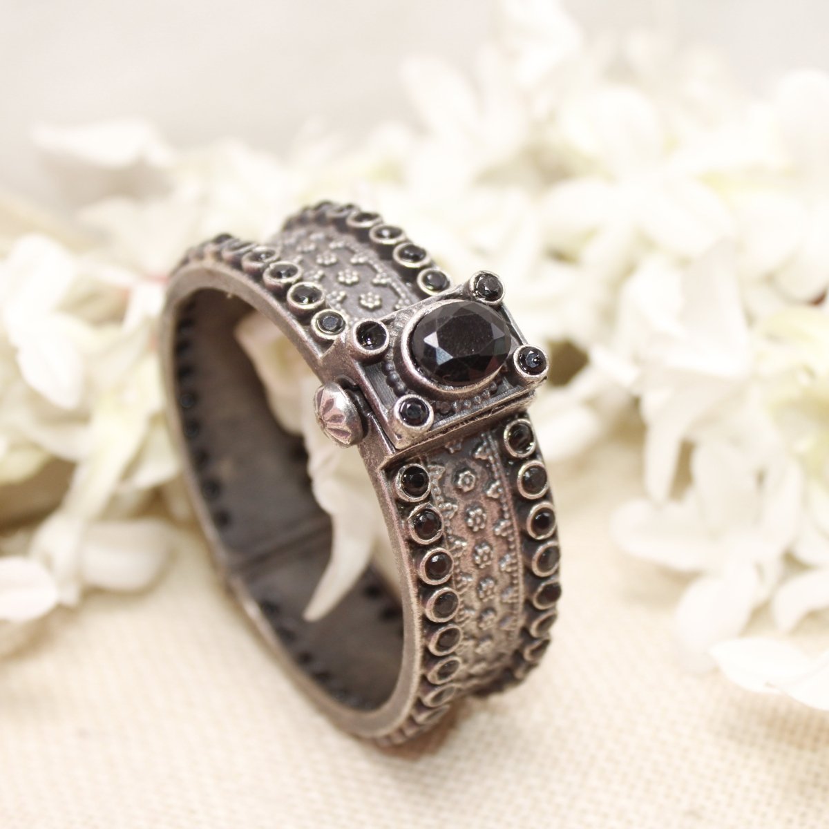 BOHO BIG STONE KADA-BLACK