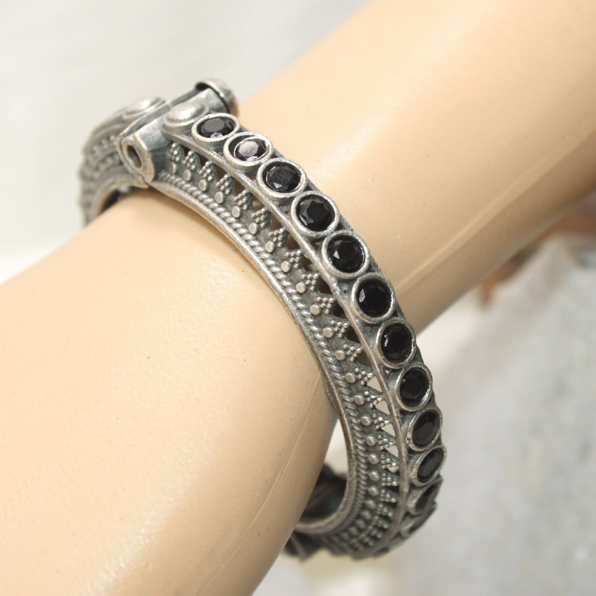 BOHO CHAKRA PATTERN MULTI STONE KADA - BLACK