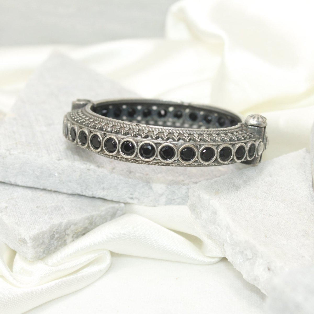 BOHO CHAKRA PATTERN MULTI STONE KADA - BLACK