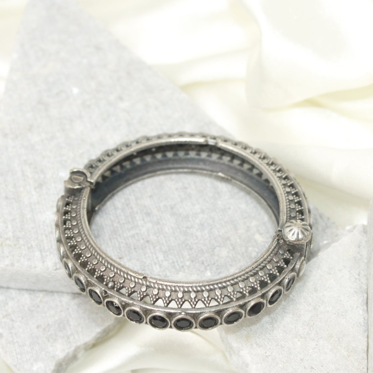 BOHO CHAKRA PATTERN MULTI STONE KADA - BLACK