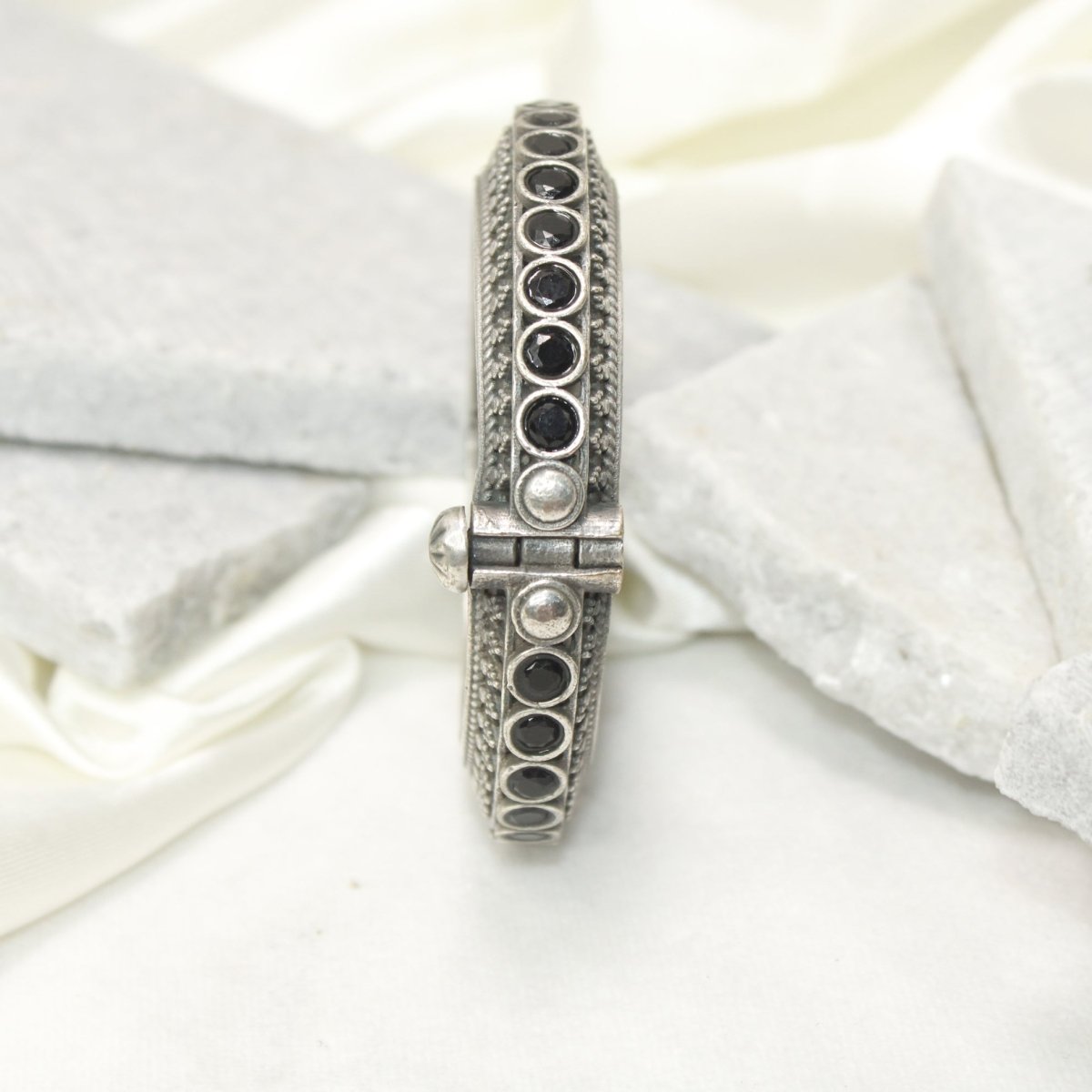 BOHO CHAKRA PATTERN MULTI STONE KADA - BLACK