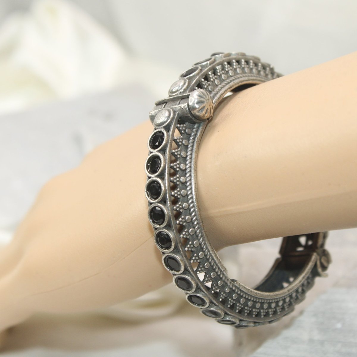 BOHO CHAKRA PATTERN MULTI STONE KADA - BLACK