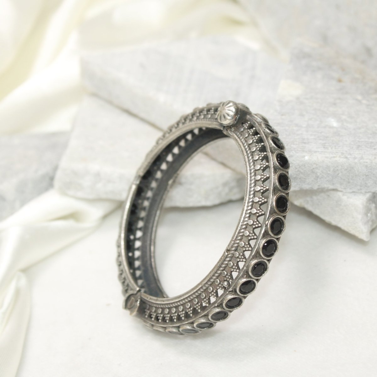 BOHO CHAKRA PATTERN MULTI STONE KADA - BLACK