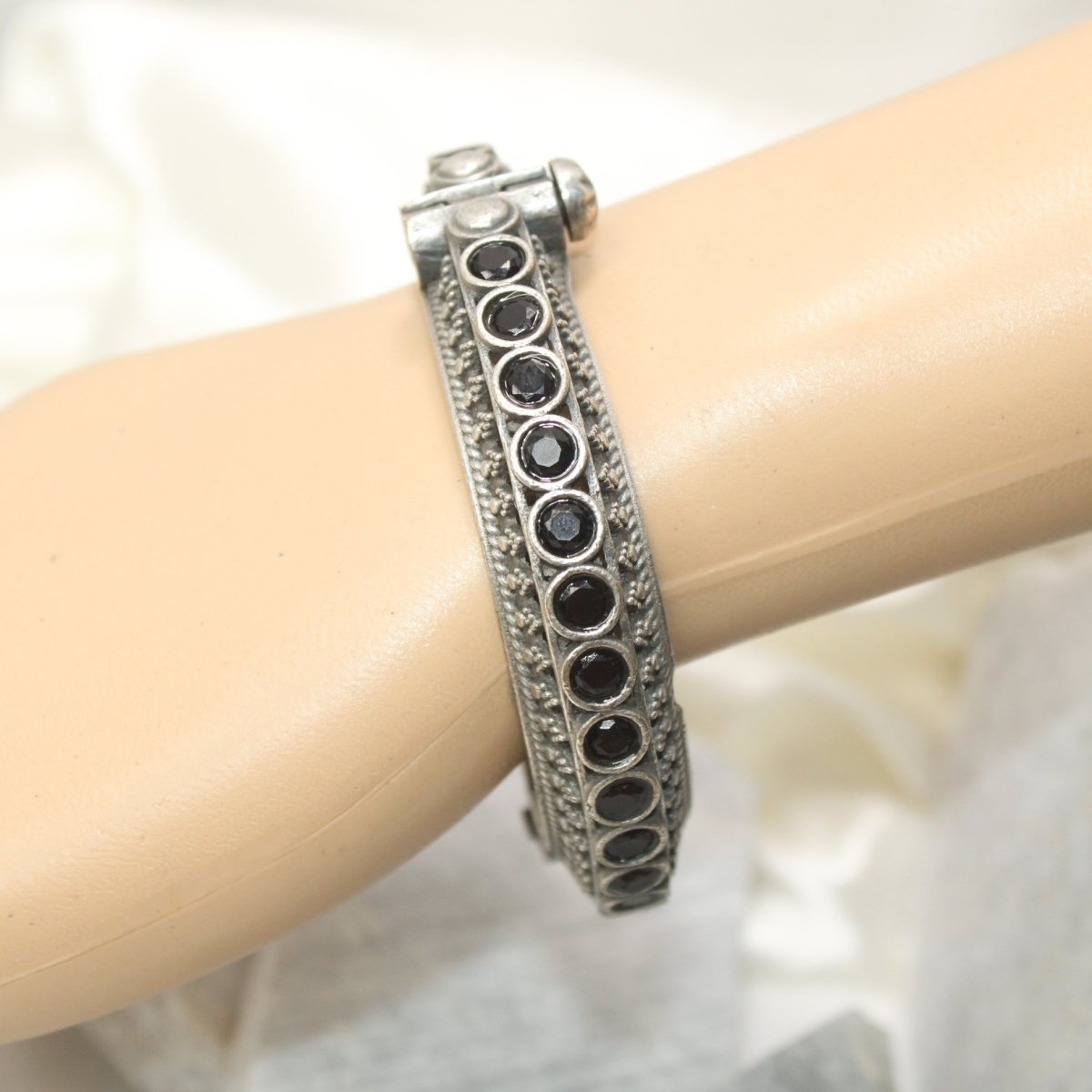 BOHO CHAKRA PATTERN MULTI STONE KADA - BLACK