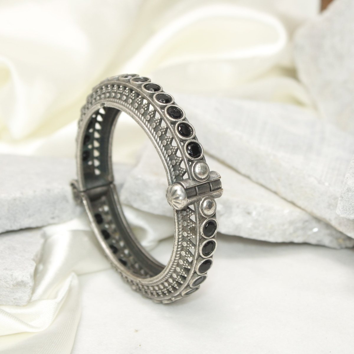 BOHO CHAKRA PATTERN MULTI STONE KADA - BLACK