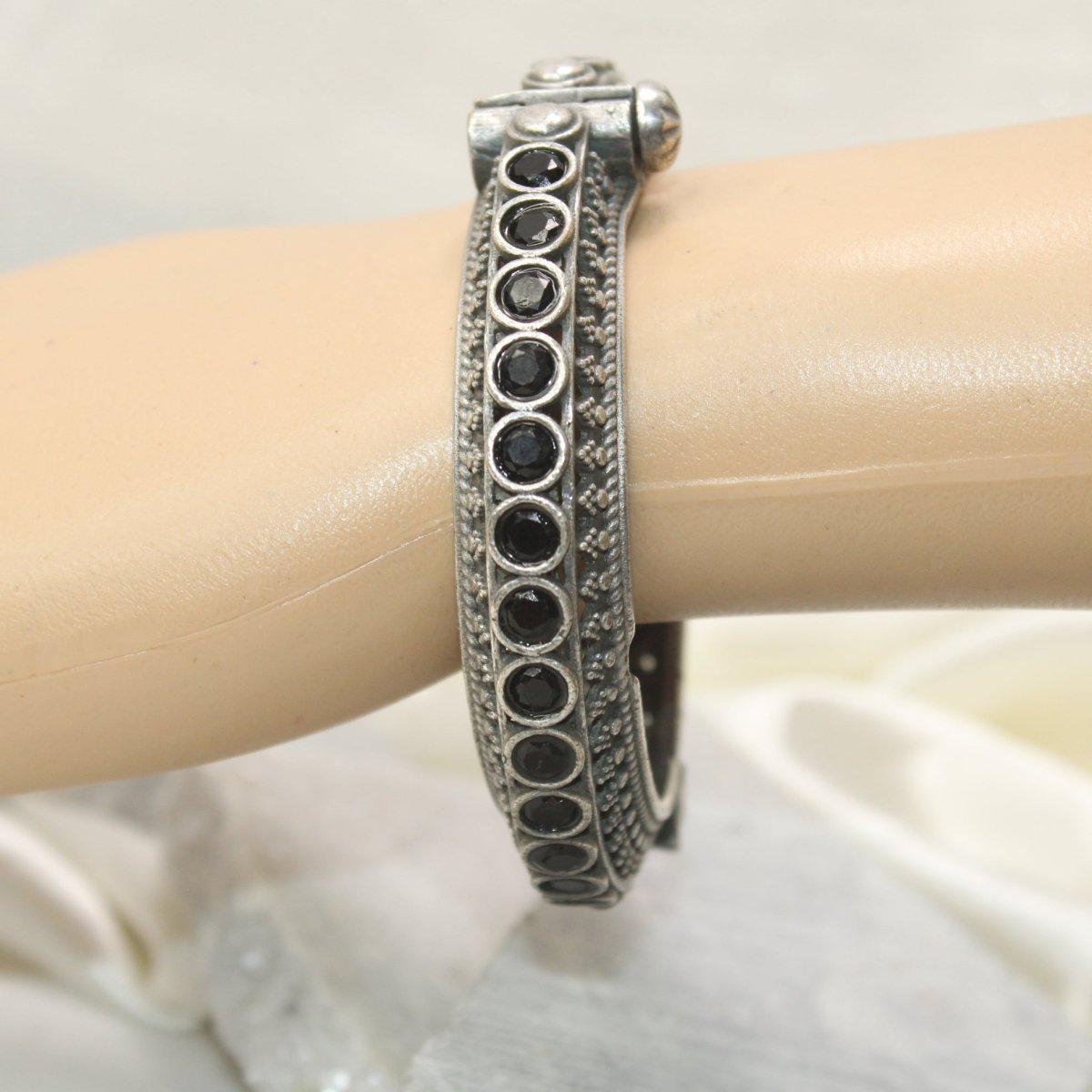 BOHO CHAKRA PATTERN MULTI STONE KADA - BLACK