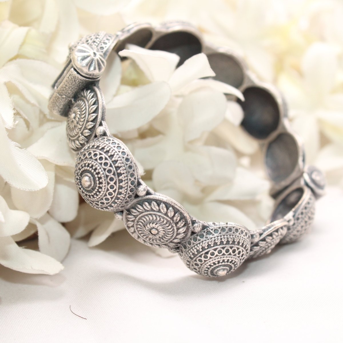 BOHO VINTAGE LOOK SINGLE KADA-CHAKRA DOME-