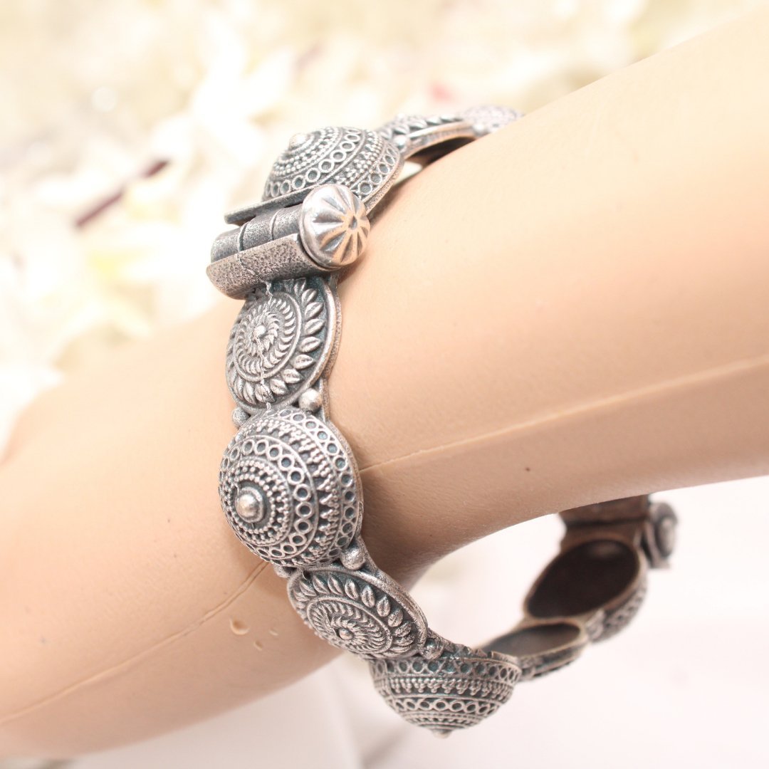 BOHO VINTAGE LOOK SINGLE KADA-CHAKRA DOME-