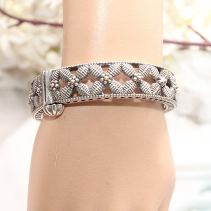 BOHO VINTAGE LOOK SINGLE KADA-LEAF CROSS