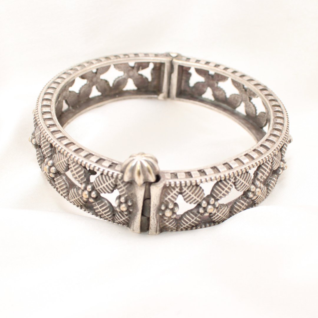 BOHO VINTAGE LOOK SINGLE KADA-LEAF CROSS