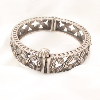 BOHO VINTAGE LOOK SINGLE KADA-LEAF CROSS