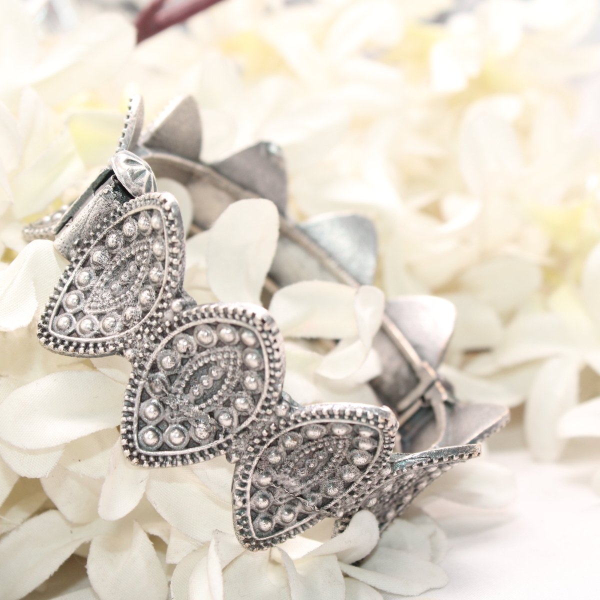 BOHO VINTAGE LOOK SINGLE KADA - LEAF CUTWORK