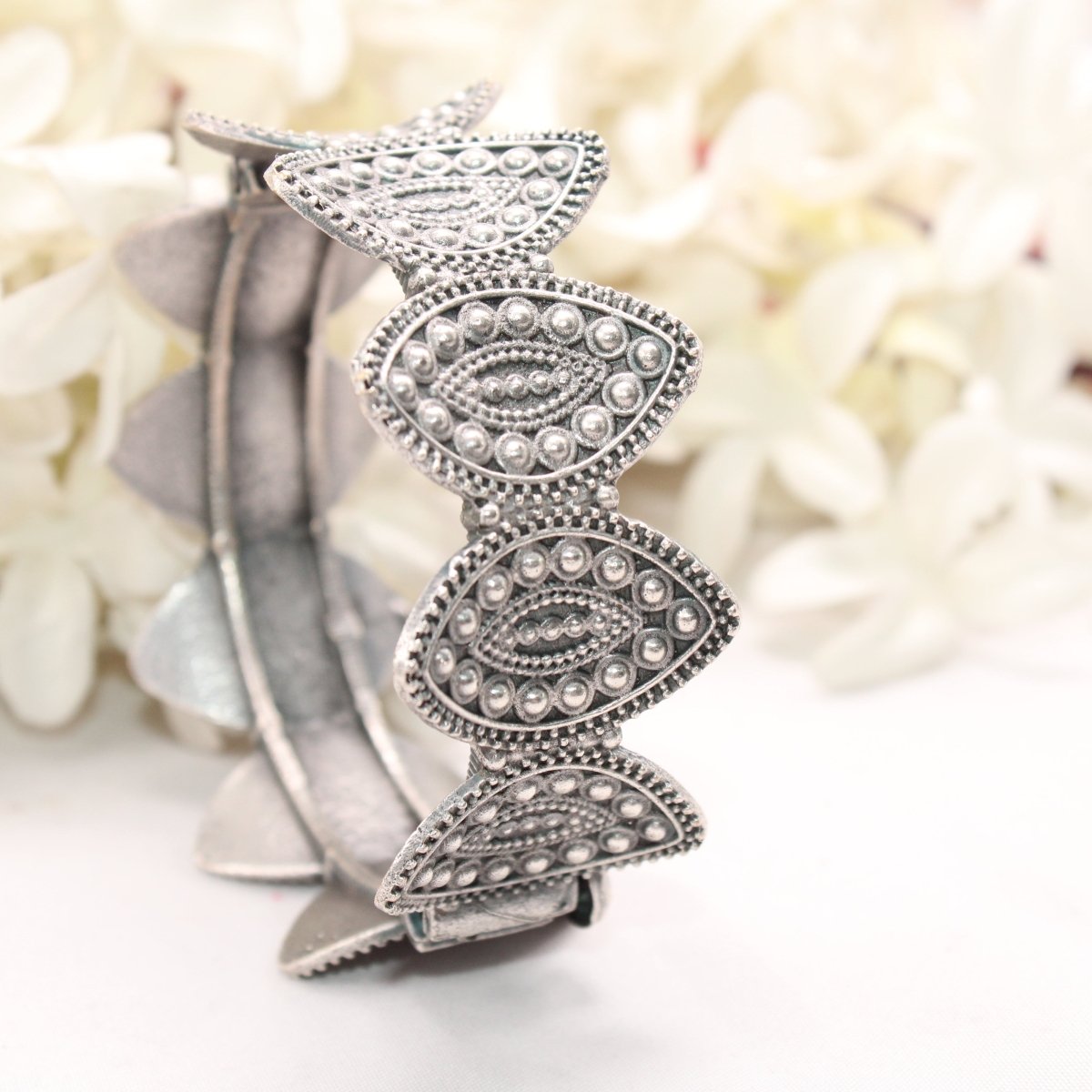 BOHO VINTAGE LOOK SINGLE KADA - LEAF CUTWORK