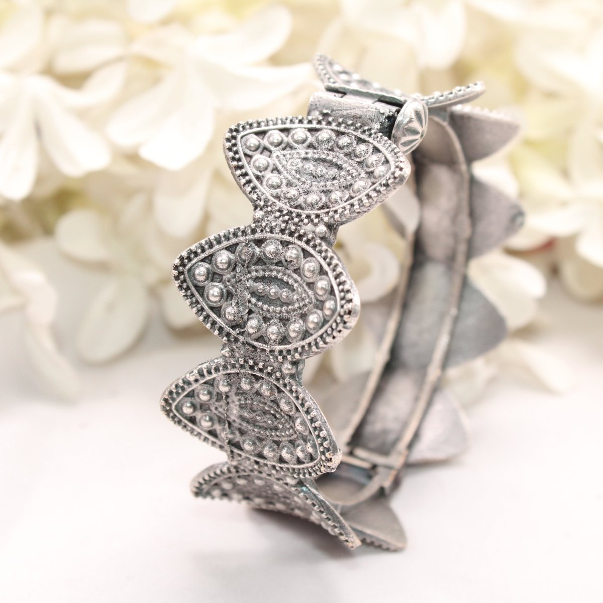 BOHO VINTAGE LOOK SINGLE KADA - LEAF CUTWORK