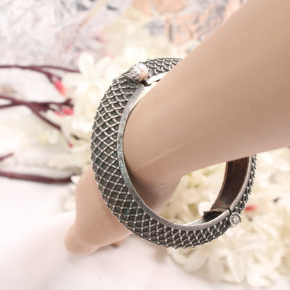 BOHO VINTAGE LOOK SINGLE KADA - MESH PATTERN