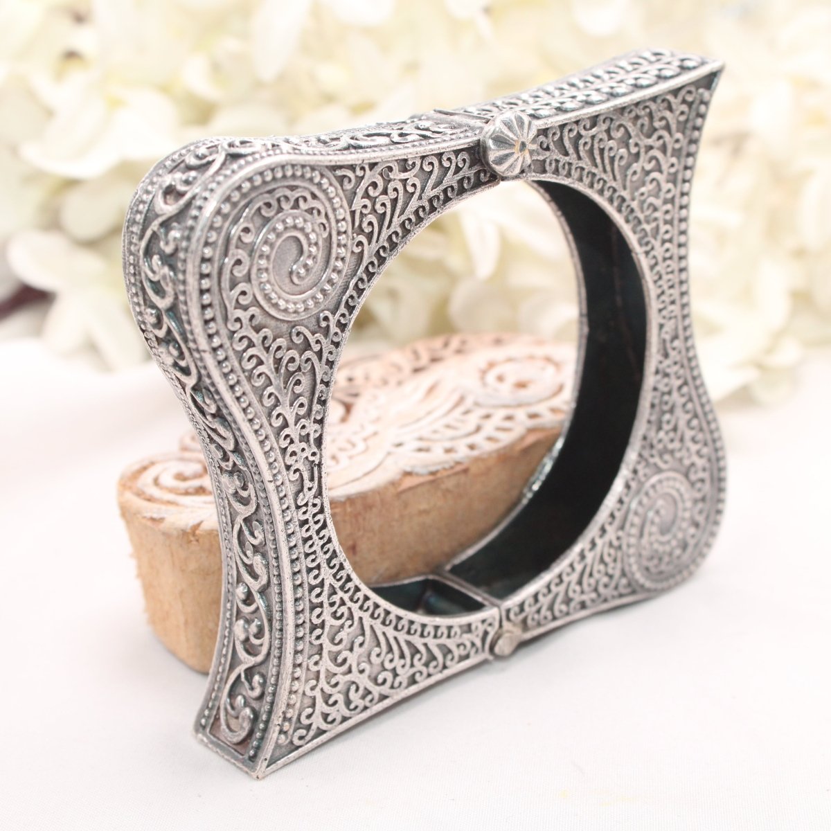 BOHO VINTAGE LOOK SINGLE KADA - SQUARE CURVE CUTTING