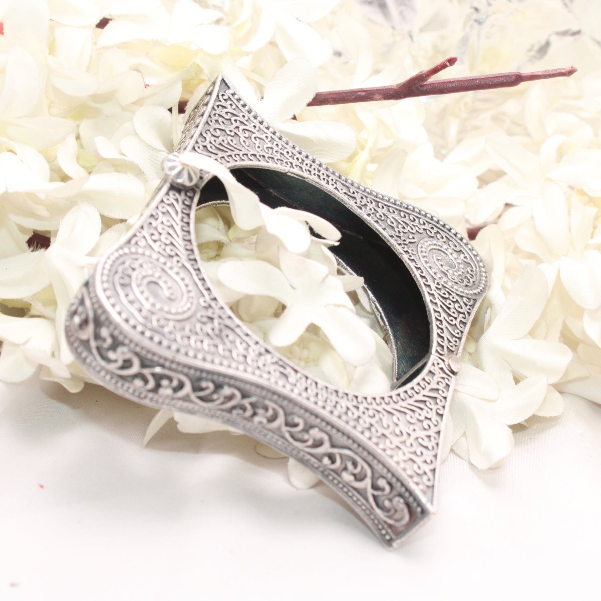 BOHO VINTAGE LOOK SINGLE KADA - SQUARE CURVE CUTTING