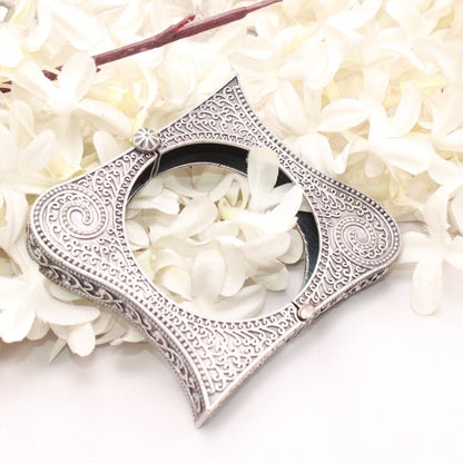 BOHO VINTAGE LOOK SINGLE KADA - SQUARE CURVE CUTTING