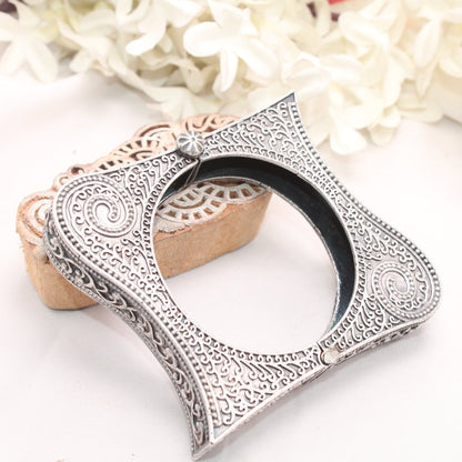 BOHO VINTAGE LOOK SINGLE KADA - SQUARE CURVE CUTTING