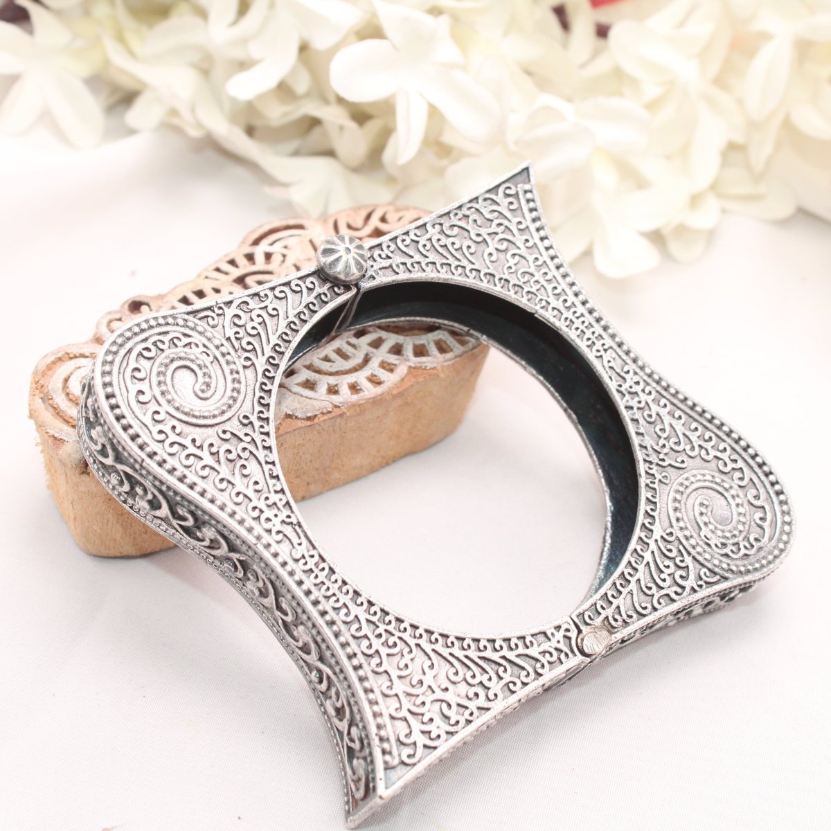 BOHO VINTAGE LOOK SINGLE KADA-SQUARE CURVE CUTTING