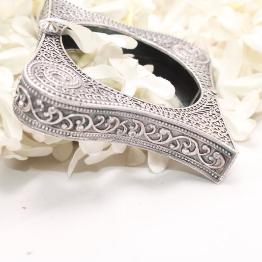 BOHO VINTAGE LOOK SINGLE KADA - SQUARE CURVE CUTTING