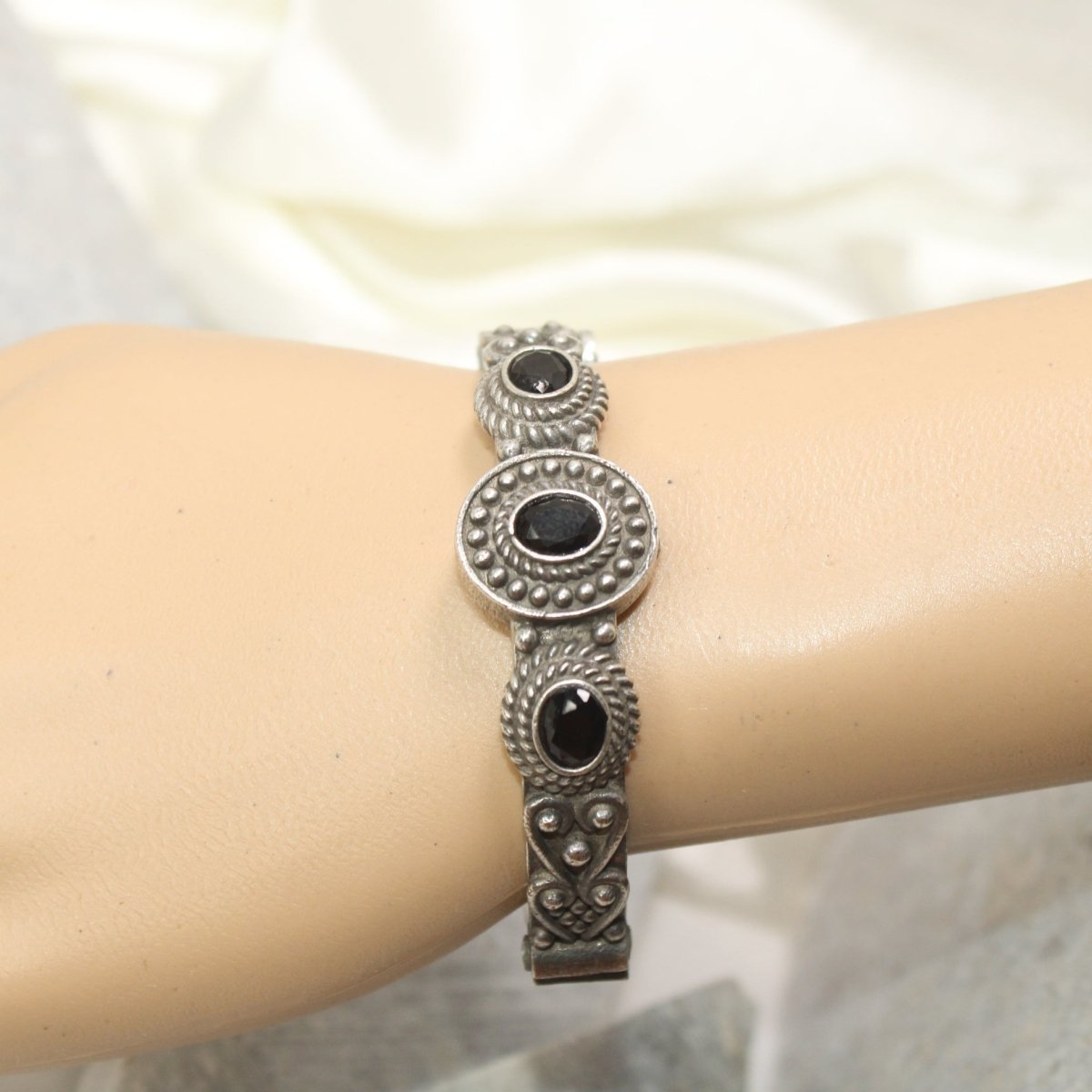 BRACELET LOOK ANTIQUE FINISH KADA-BLACK