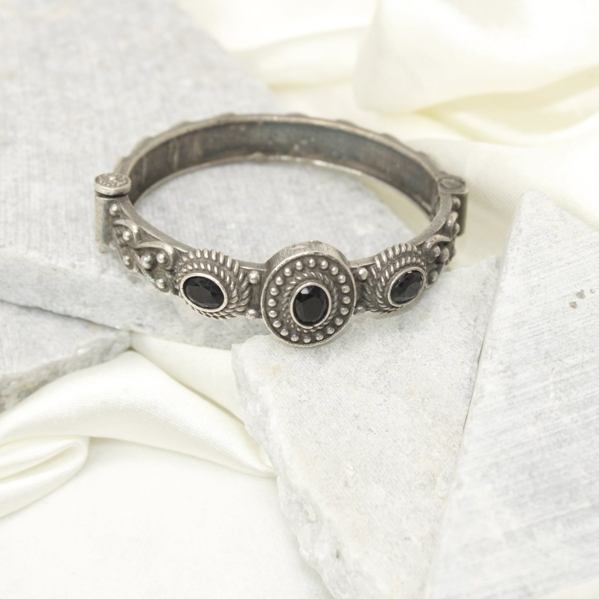 BRACELET LOOK ANTIQUE FINISH KADA-BLACK