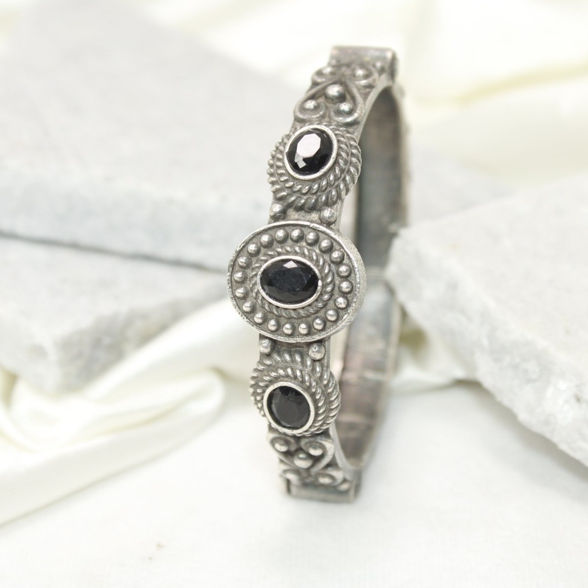 BRACELET LOOK ANTIQUE FINISH KADA-BLACK