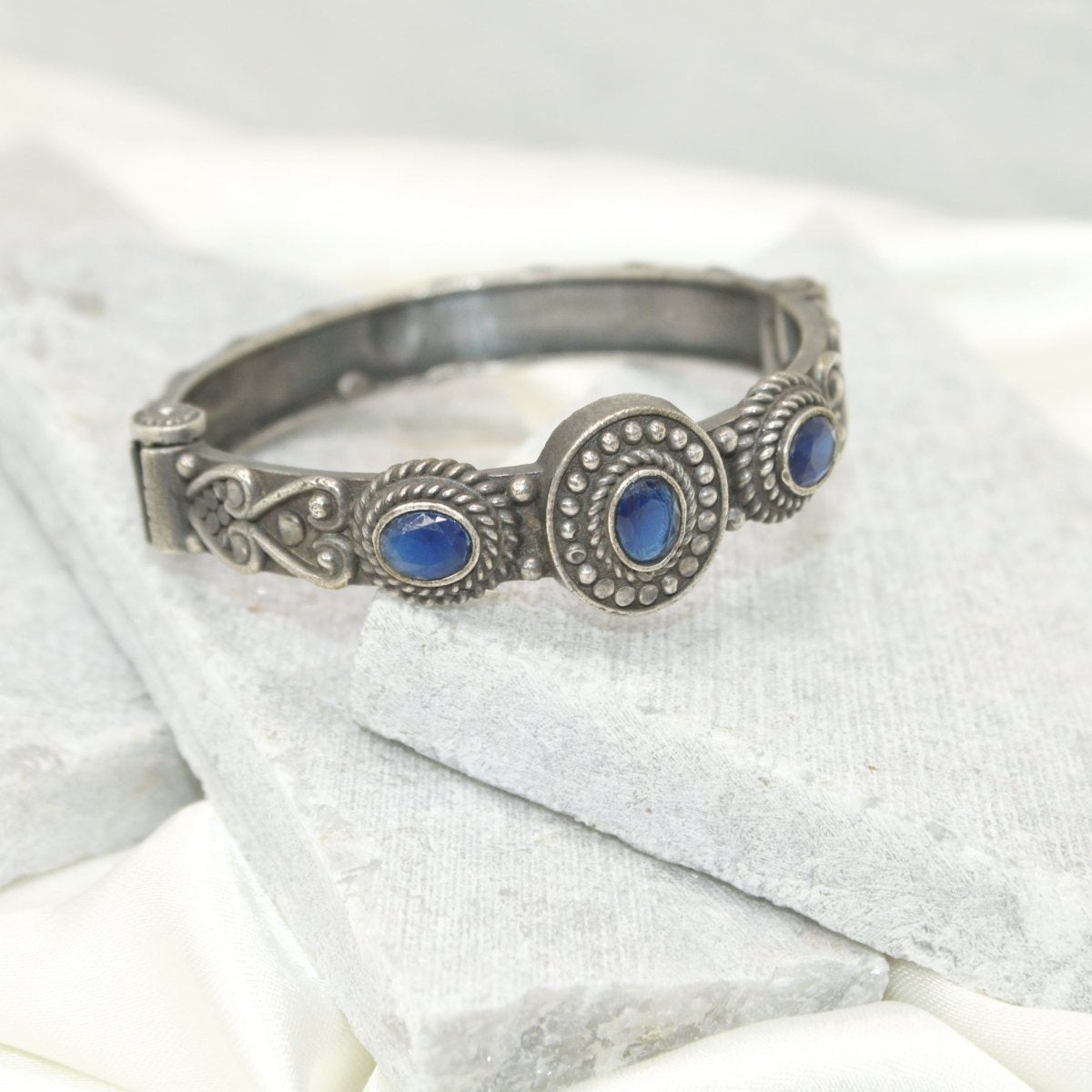 BRACELET LOOK ANTIQUE FINISH KADA-BLUE