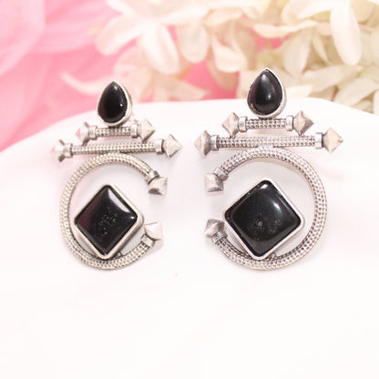 C- SHAPE STUD TYPE DANGLER-BLACK