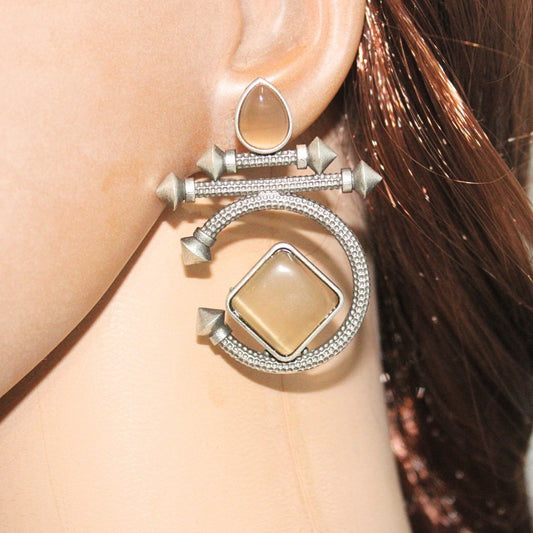 C-SHAPE STUD TYPE DANGLER-LIGHT BROWN