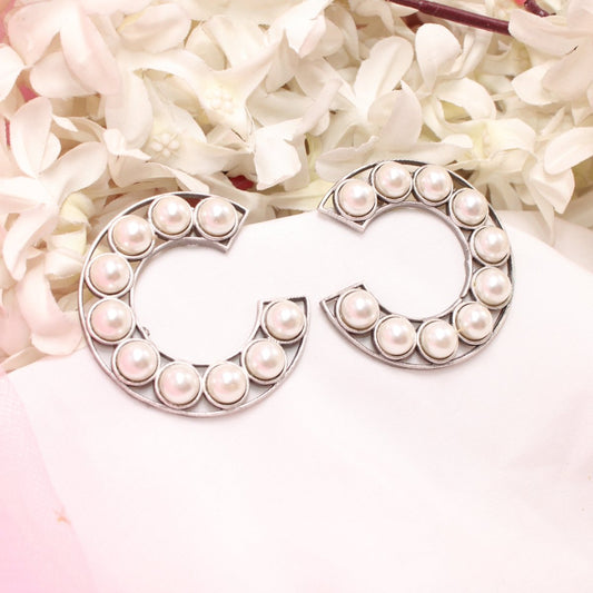 C - SHAPE STUD WITH PEARL SEQUENCE
