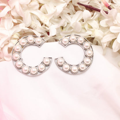 C - SHAPE STUD WITH PEARL SEQUENCE