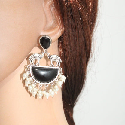 CAMEL PAIR DANGLER- BLACK