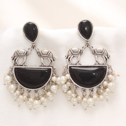 CAMEL PAIR DANGLER- BLACK