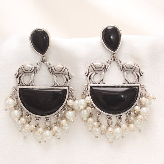 CAMEL PAIR DANGLER- BLACK