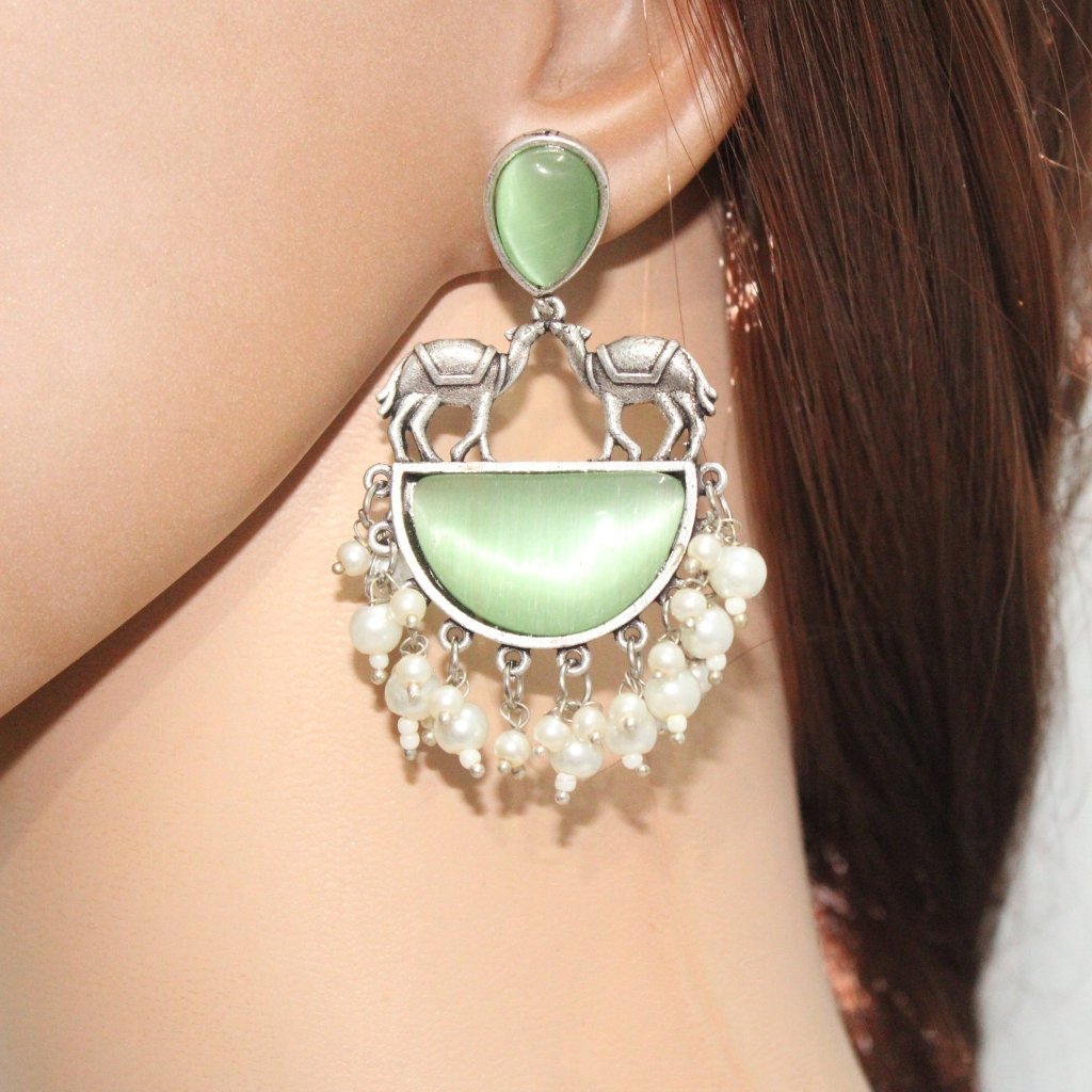 CAMEL PAIR DANGLER- GREEN