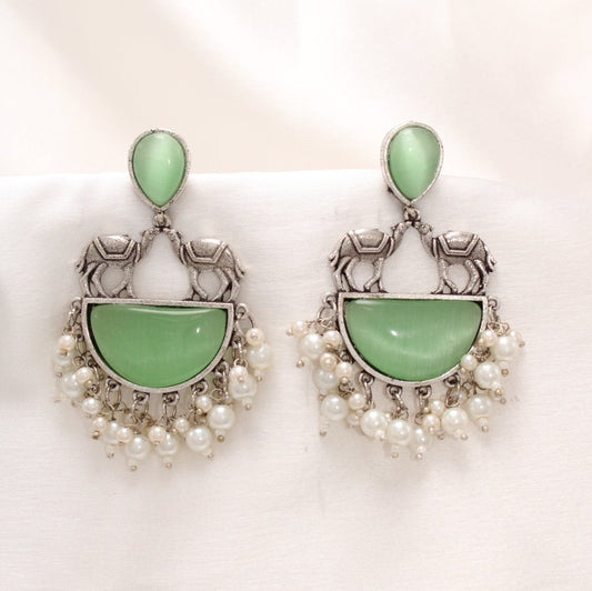 CAMEL PAIR DANGLER- GREEN