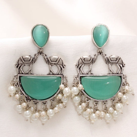 CAMEL PAIR DANGLER- MINT