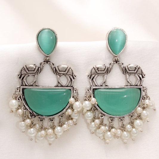 CAMEL PAIR DANGLER - MINT