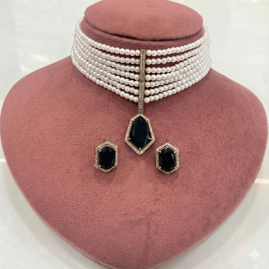 Celebrity-Inspired Black Doublet Stone Pearl Choker