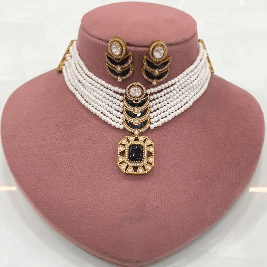 Celebrity-Inspired BLACK PEARL CHOKER