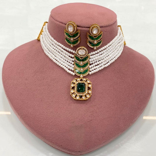 Celebrity-Inspired EMERALD GREEN PEARL CHOKER