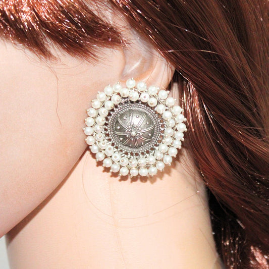 CHAKRA WITH PEARL BORDER STUD